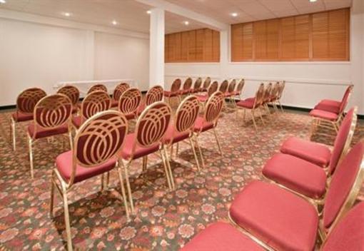 фото отеля Holiday Inn Express Kansas City - Westport Plaza
