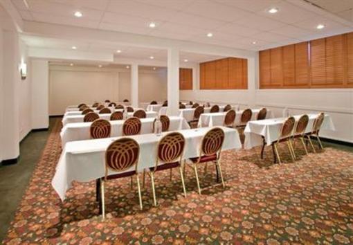 фото отеля Holiday Inn Express Kansas City - Westport Plaza