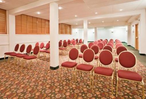 фото отеля Holiday Inn Express Kansas City - Westport Plaza
