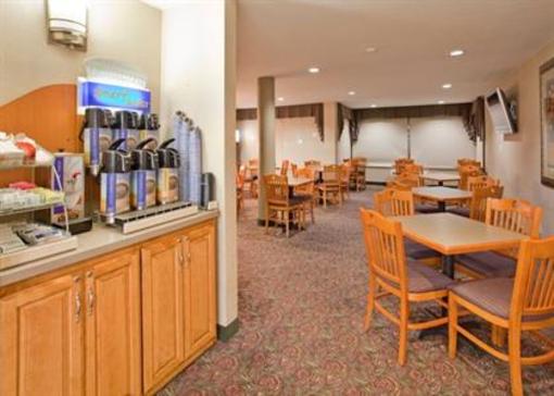фото отеля Holiday Inn Express Kansas City - Westport Plaza