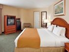 фото отеля Holiday Inn Express Kansas City - Westport Plaza