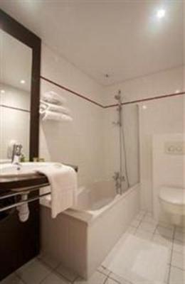 фото отеля Brit Hotel Des Voyageurs Loudeac