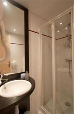 фото отеля Brit Hotel Des Voyageurs Loudeac