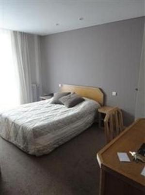 фото отеля Brit Hotel Des Voyageurs Loudeac