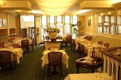 фото отеля Brit Hotel Des Voyageurs Loudeac
