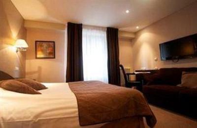 фото отеля Brit Hotel Des Voyageurs Loudeac