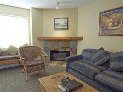 фото отеля ResortQuest Marketplace Lodge Vacation Rental Whistler