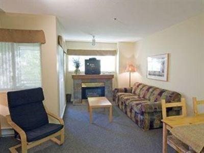 фото отеля ResortQuest Marketplace Lodge Vacation Rental Whistler