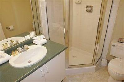 фото отеля ResortQuest Marketplace Lodge Vacation Rental Whistler