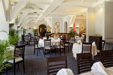 фото отеля Holiday Inn Paris-Velizy