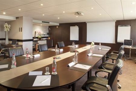 фото отеля Holiday Inn Paris-Velizy