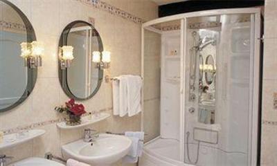 фото отеля Hostellerie le Marechal