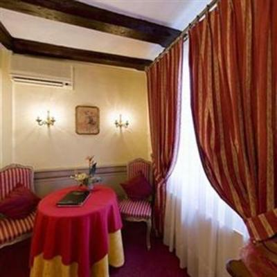 фото отеля Hostellerie le Marechal