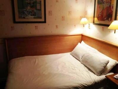 фото отеля Russ Hill Hotel Charlwood Horley