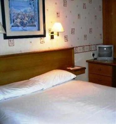 фото отеля Russ Hill Hotel Charlwood Horley