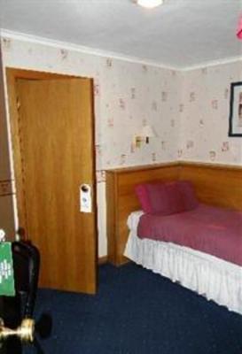 фото отеля Russ Hill Hotel Charlwood Horley