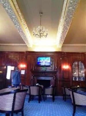 фото отеля Russ Hill Hotel Charlwood Horley