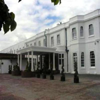 фото отеля Russ Hill Hotel Charlwood Horley