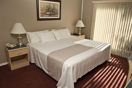 фото отеля Village Green Hotel Vernon (Canada)