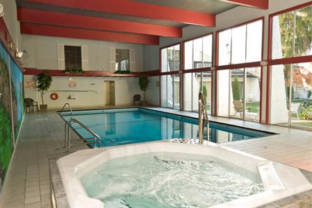 фото отеля Village Green Hotel Vernon (Canada)
