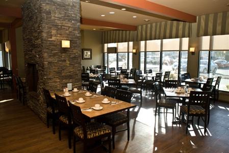 фото отеля Village Green Hotel Vernon (Canada)