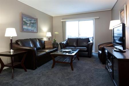 фото отеля Village Green Hotel Vernon (Canada)
