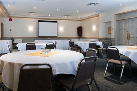 фото отеля Village Green Hotel Vernon (Canada)
