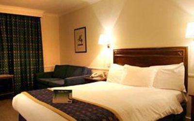 фото отеля Holiday Inn Guildford