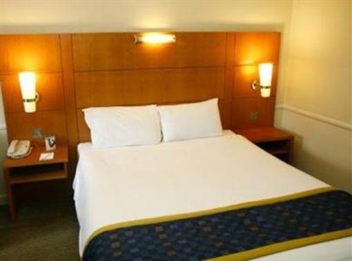 фото отеля Holiday Inn Guildford