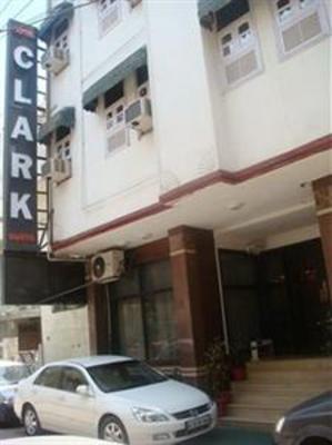 фото отеля Hotel Clark Surya New Delhi