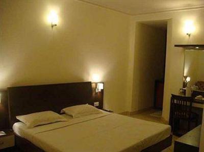 фото отеля Hotel Clark Surya New Delhi