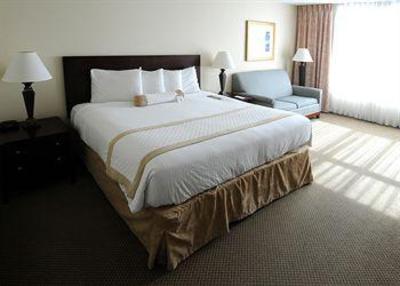 фото отеля Waterfront Place Hotel