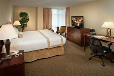 фото отеля Waterfront Place Hotel