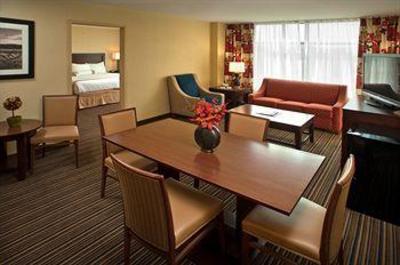фото отеля Waterfront Place Hotel