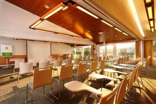 фото отеля Holiday Inn Lille Ouest Englos