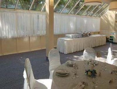 фото отеля Howard Johnson Express Inn and Suites - Brampton