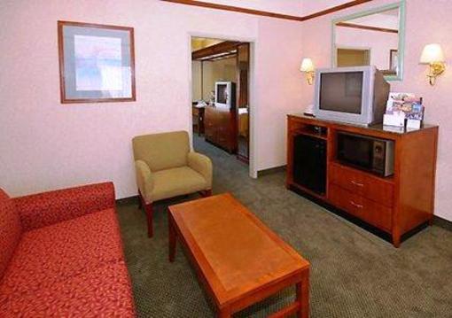 фото отеля Quality Suites John Wayne Airport