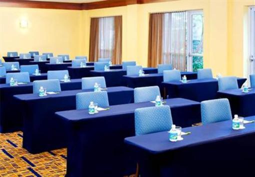 фото отеля Courtyard by Marriott Fort Lauderdale Airport & Cruise Port