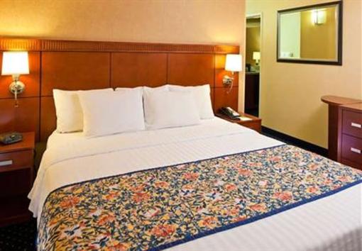 фото отеля Courtyard by Marriott Anchorage Airport