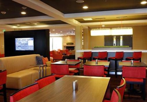 фото отеля Courtyard by Marriott Anchorage Airport