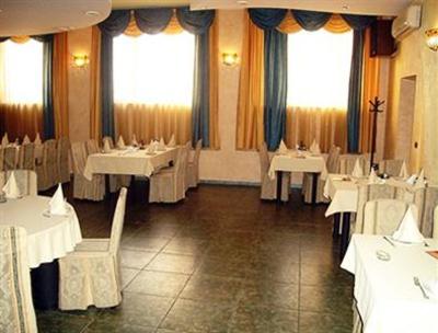 фото отеля Hotel Restaurant Complex Izumrud Uzhhorod