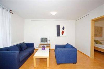 фото отеля Golden Circle Apartments