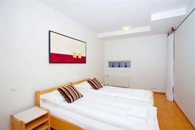 фото отеля Golden Circle Apartments