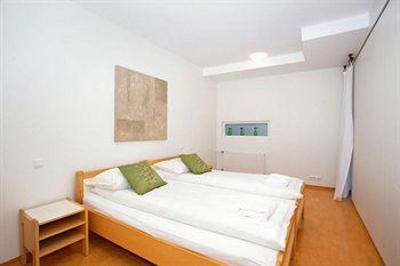 фото отеля Golden Circle Apartments