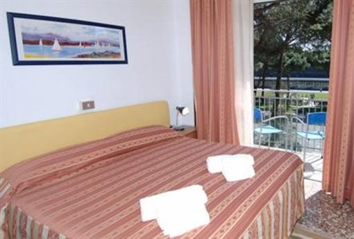 фото отеля Hotel Madonna del Pino Cervia