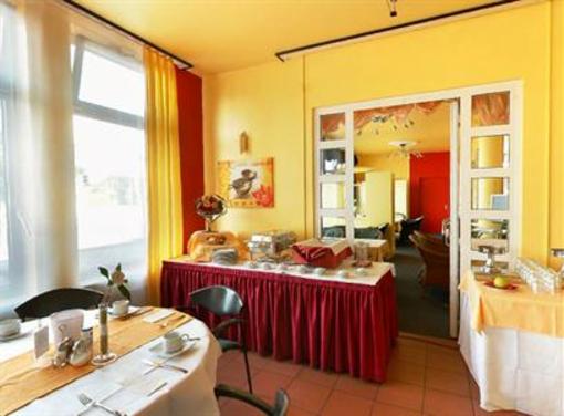 фото отеля Hotel Am Forum Furth