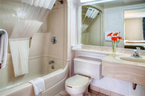 фото отеля Quality Hotel Downtown Ottawa