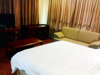 фото отеля Green Tree Inn Rizhao University Town