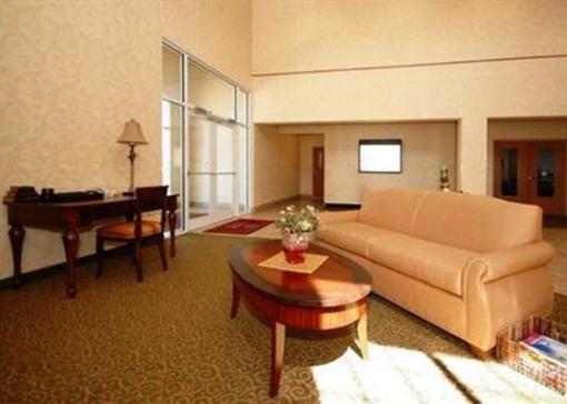 фото отеля Comfort Suites at Royal Ridges