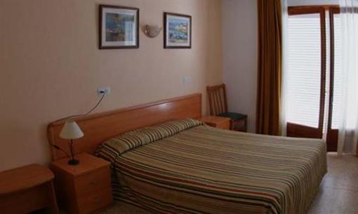 фото отеля Hostal Santa Clara
